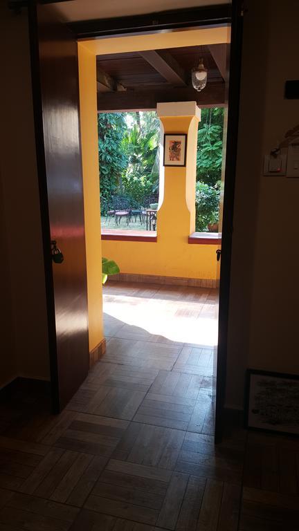 Casa Menezes - A Heritage Goan Homestay Bambolim Ruang foto