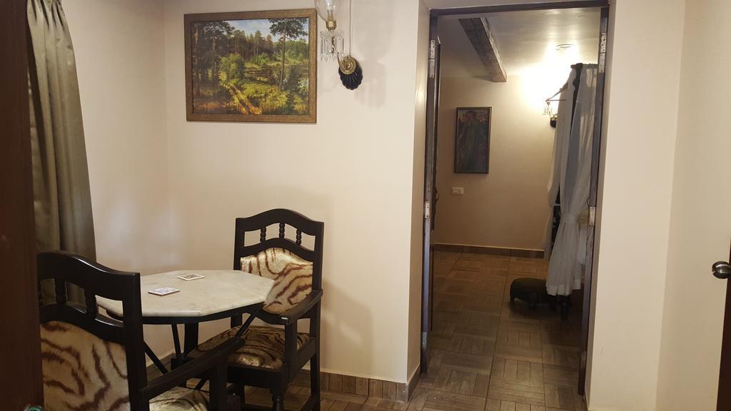 Casa Menezes - A Heritage Goan Homestay Bambolim Ruang foto