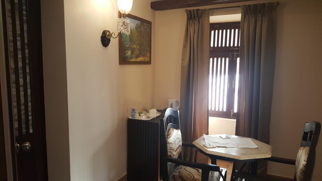 Casa Menezes - A Heritage Goan Homestay Bambolim Ruang foto