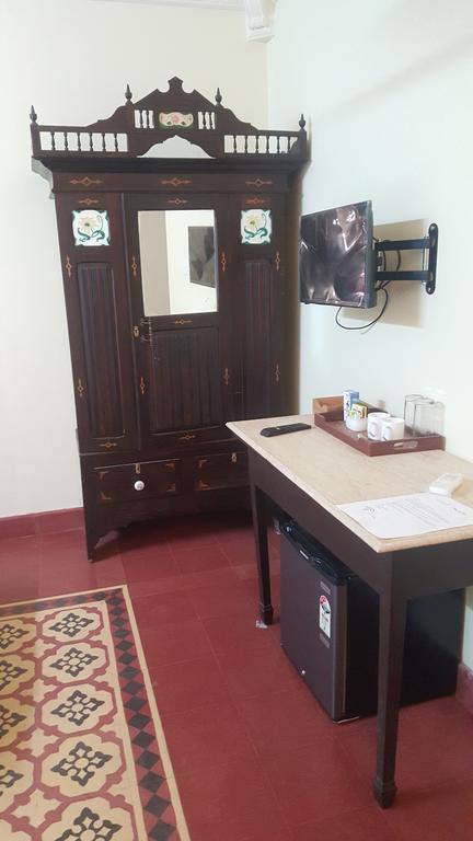 Casa Menezes - A Heritage Goan Homestay Bambolim Ruang foto