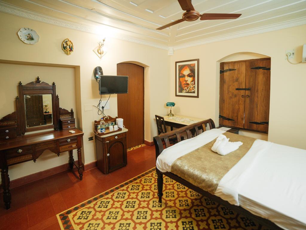 Casa Menezes - A Heritage Goan Homestay Bambolim Bagian luar foto