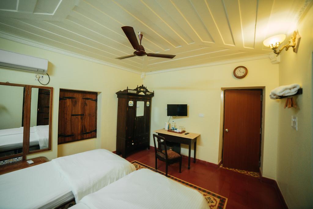 Casa Menezes - A Heritage Goan Homestay Bambolim Bagian luar foto